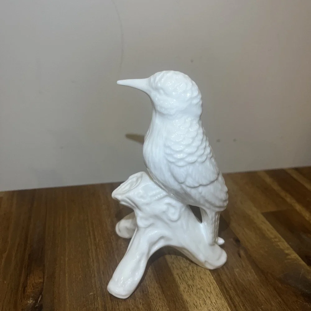 Vintage Hummingbird at Rest Figurine, Glossy White Porcelain Bird 5.5' Cottage